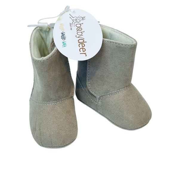 NWT Baby Deer Size 3 (Infant) Faux Suede Soft Sole Boots - Picture 1 of 4